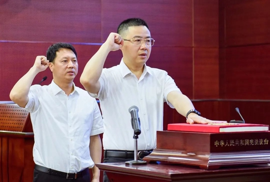 市人大常委会第三次会议决定:马厉财为温岭市人民政府代市长