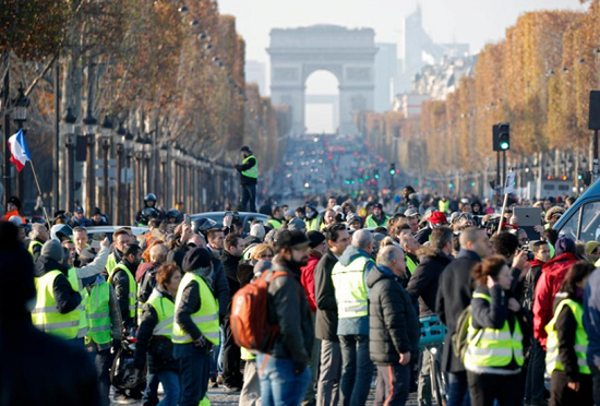 超28万法国民众涌上街头，抗议总统马克龙。（路透社）