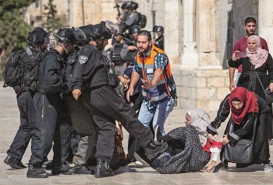  2019年8月11日，以色列警方对耶路撒冷清真寺建筑群中的巴勒斯坦信徒采取行动。