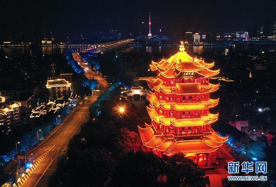 4月7日，开启了灯光照明的武汉黄鹤楼（无人机照片）。  新华社记者 李贺 摄