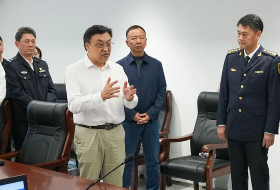 省委书记和省长的职责区别 省委书记和省委第一书记的职务区别