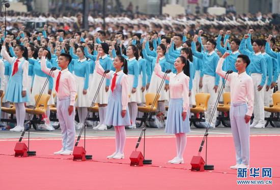 7月1日上午,庆祝中国共产党成立100周年大会在北京天安门广场隆重举行。这是共青团员和少先队员代表集体致献词。新华社记者 陈晔华 摄