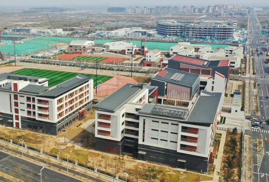 北京第四中学雄安校区和史家胡同小学雄安校区（2023年3月26日拍摄，无人机照片）。新华社记者 杨世尧 摄