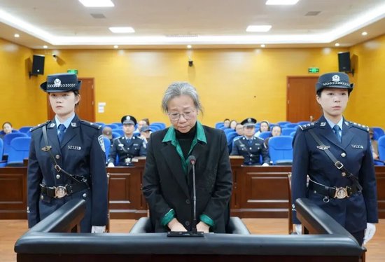 敛财1745万！景亚萍，认罪悔罪