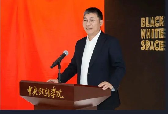 中央戏剧学院院长郝戎被查，曾是章子怡、刘烨等明星老师，与演员王志文、李冰冰等搭戏