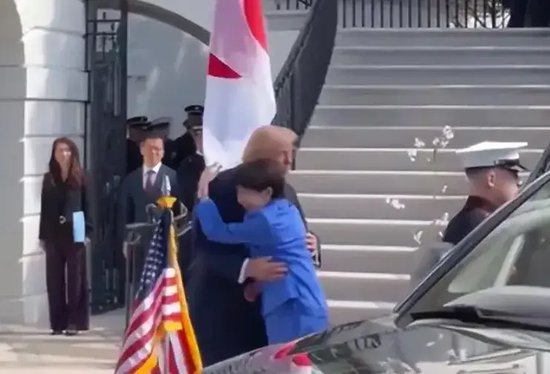 前所未有！高市早苗极力讨好，仍被特朗普羞辱，被网暴的却是他？