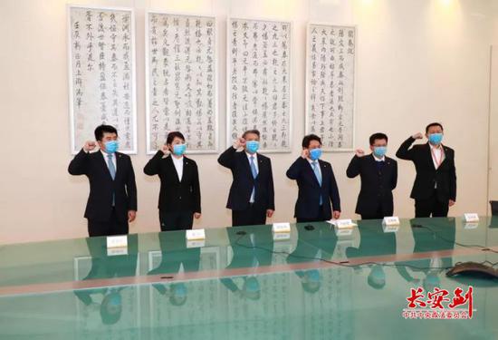 泰康保险集团陈东升董事长等鼓舞一线医护将士。