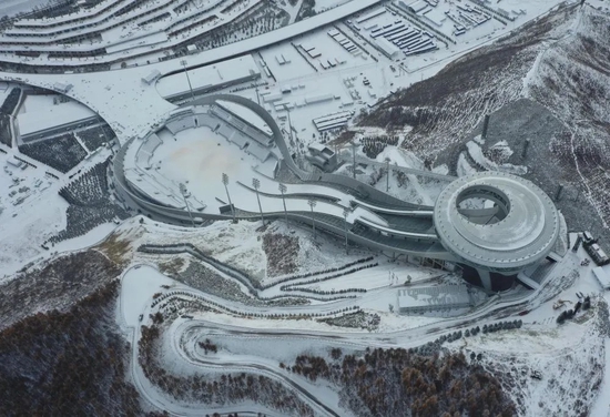 2021年11月7日摄拍摄的张家口赛区国家跳台滑雪中心（无人机照片）。新华社记者 杨世尧摄