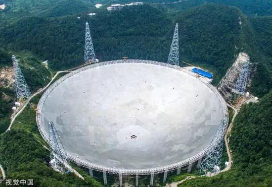  ▲位于贵州黔西南的500米口径球面射电望远镜