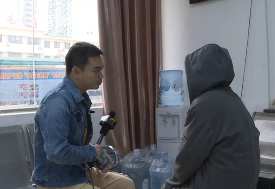 已婚男冒充军官两年交40名女友 被抓时在宾馆约