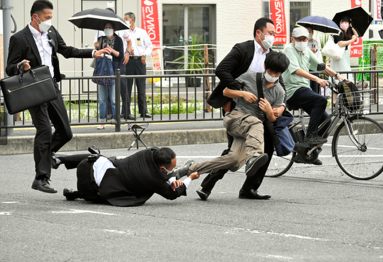 嫌疑人被捕画面