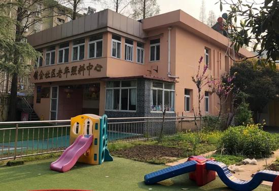 南京唯一一家老幼同养模式的养老院——锁金社区老年照料中心，因为问题重重，去年年底已经关停。新京报记者王翀鹏程 摄