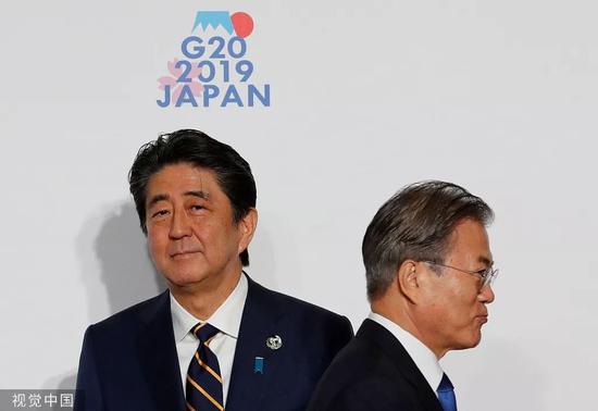 当地时间6月28日，日本大阪G20期间，安倍晋三与文在寅擦肩而过。