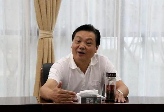 本是被寄予厚望的"优秀干部",潘志立却独断专行,贪婪无度,其盲目不计