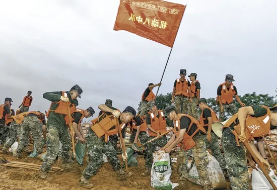 灾情最重的地方，党员干部在冲锋
