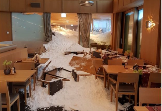  瑞士一家酒店遭遇雪崩（图源：路透社）
