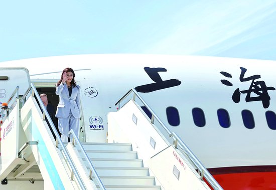 郑丽文率团开启大陆行程，未来5天参访三地