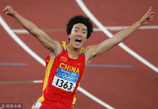 刘翔影帝:媒体:“失踪”的刘翔和他的十年 刘翔在雅典奥运会上夺得男子110米栏冠军。文|李依蔓 图 | 视觉中国