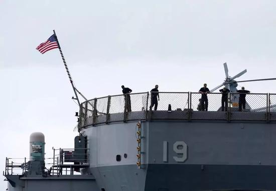 4月20日，美国海军第七舰队旗舰“蓝岭”号两栖指挥舰抵达香港，停靠在招商局码头