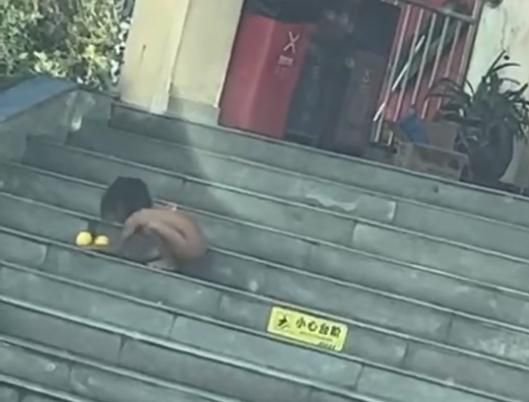 四川一高速服务区现“野人小孩”？当地公安和妇联：有监护人陪伴，已经介入