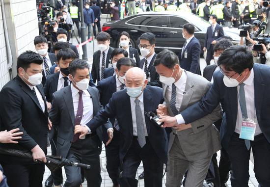 人没走茶凉了 韩国前总统家门口50名警察被撤光