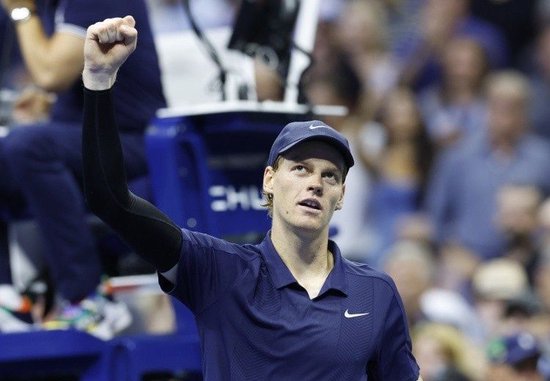 澳网男单第三轮：卫冕冠军辛纳3-1击败斯皮齐里，完成澳网17连胜