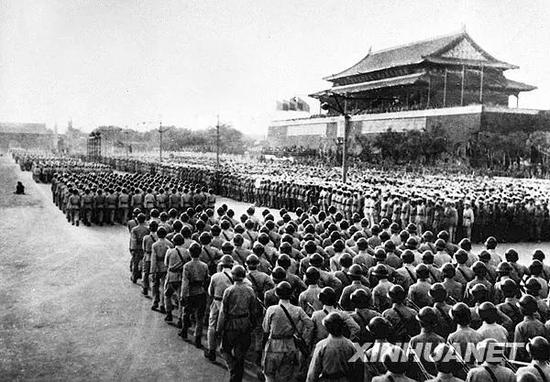 参加阅兵的国家 1949年10月1日,中国人民解放军陆军方阵通过天安门广场。新华社发(高粮 摄)