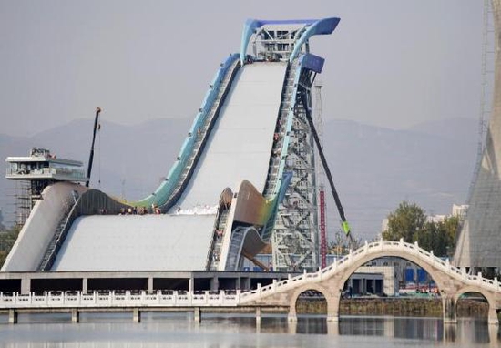 首钢滑雪大跳台。新华社记者 张晨霖 摄