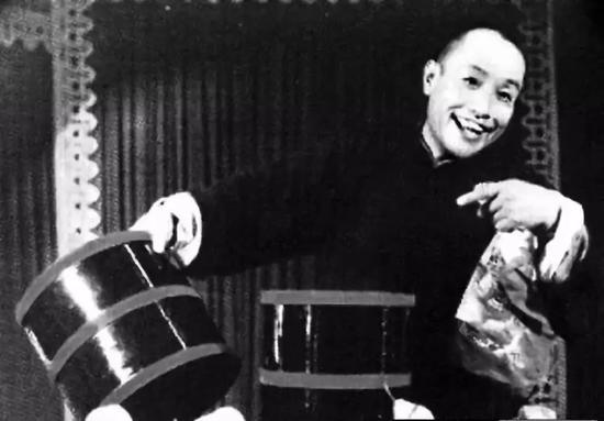 Chang Lian played in House Qiming Tea House.