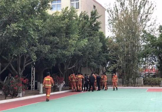 9人消防班凉山救火后剩4人 战友:不想他们成英雄