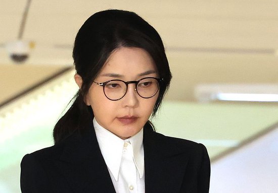 尹锡悦夫人金建希涉操纵股价及受贿案二审宣判 获刑4年
