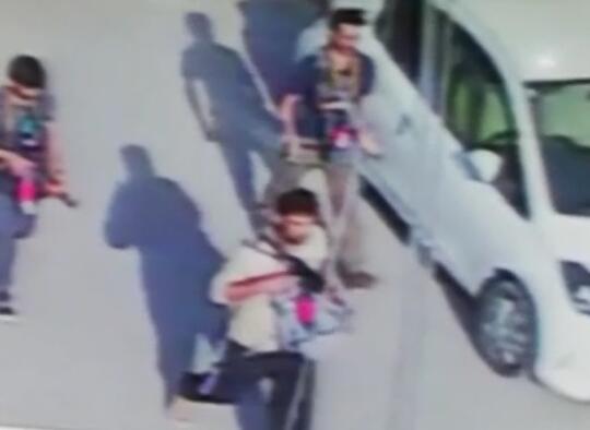 3名武装分子被监控视频拍到的画面