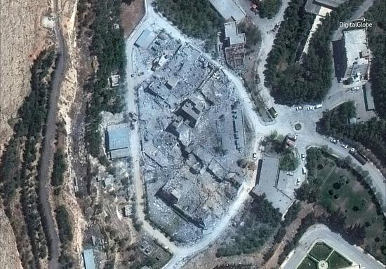 “数码地球”的WorldView-3卫星今年4月拍到叙利亚大马士革一处科研中心被联军空袭后的图像 图源:“数码地球”