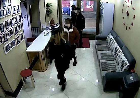嫌疑人带被害人去某宾馆从事卖淫活动。    黑龙江警方供图