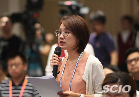 国新办新闻发布会 中央广播电视总台央视记者提问(焦非 摄)