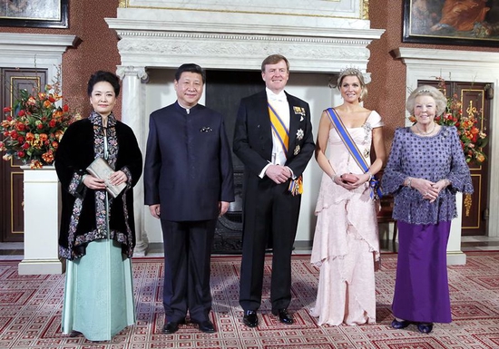 2014年3月22日，国家主席习近平在阿姆斯特丹会见荷兰国王威廉-亚历山大。