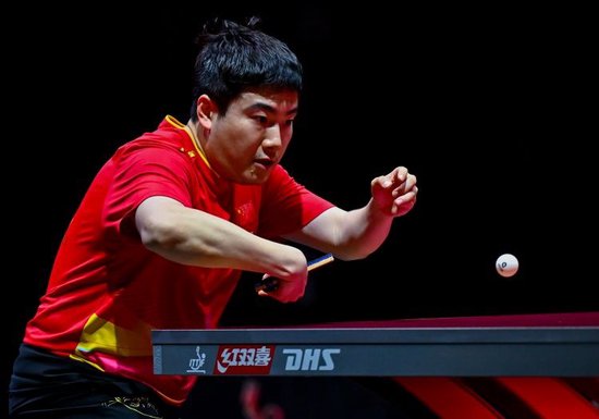遭对手让二追三！梁靖崑2-3邱党，止步重庆冠军赛男单16强