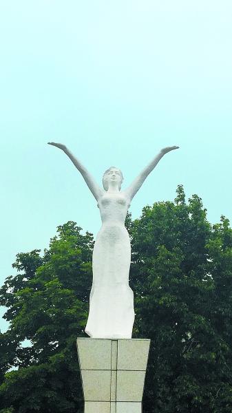 怀柔青春路公园"青春"雕塑