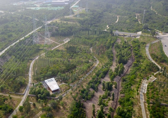这是位于延庆赛区的冬奥森林公园（2020年7月29日无人机拍摄）。新华社记者 张晨霖 摄