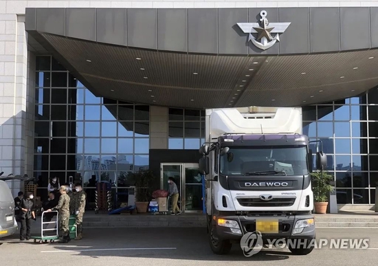 4月8日，位于龙山的韩国国防部开始搬迁，尹锡悦上任韩国总统后将在此办公图：韩联社