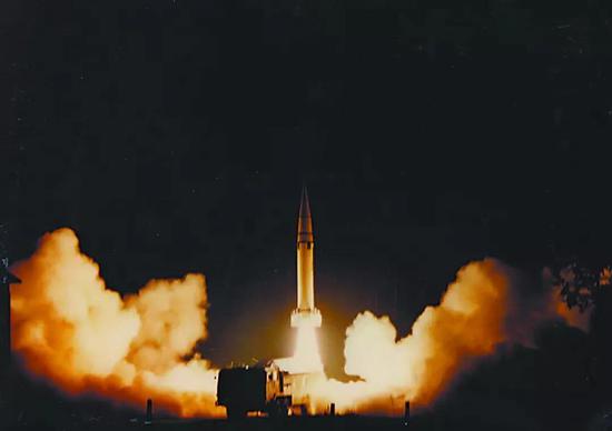 1995年夏，6枚新型导弹气吞东海，威镇寰宇。
