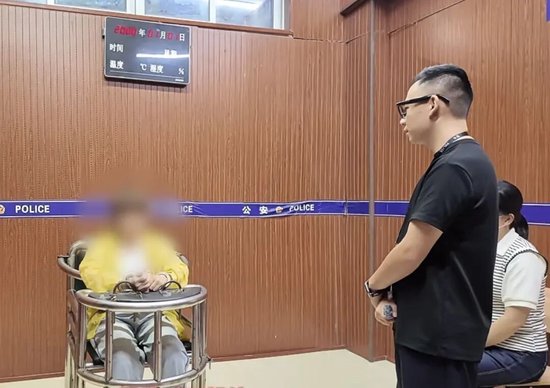 海南一女子收22万彩礼后，转身丢弃结婚证拉黑丈夫，声称另有男友，“领证不等于结婚”，将彩礼挥霍至2万余元，涉嫌骗婚被抓捕
