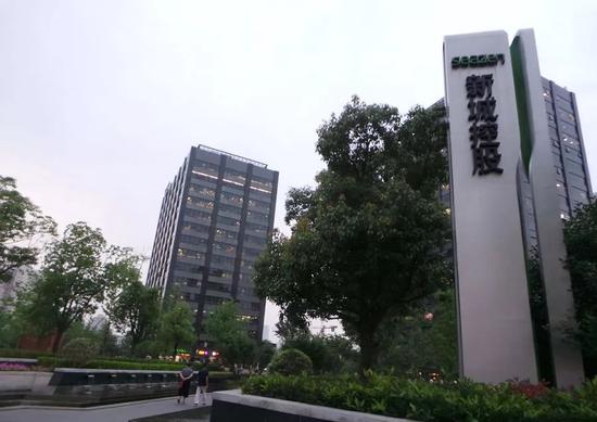 位于上海市普陀区的新城控股大厦总部。摄影/本刊记者 周群峰