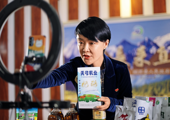 随后,新疆疫情形势反复.