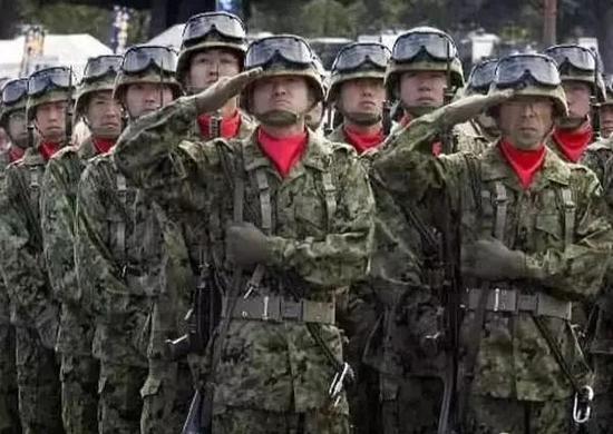 ▲图为年龄老化的日本自卫队员