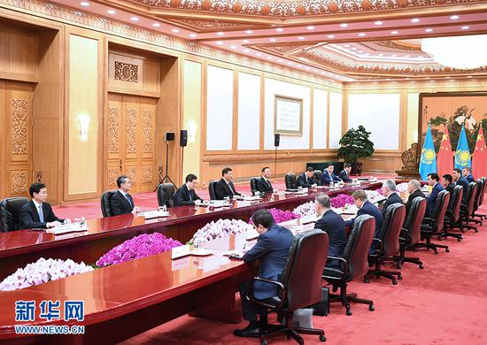 4月28日，国家主席习近平在北京人民大会堂会见哈萨克斯坦首任总统纳扎尔巴耶夫。 新华社记者 谢环驰 摄