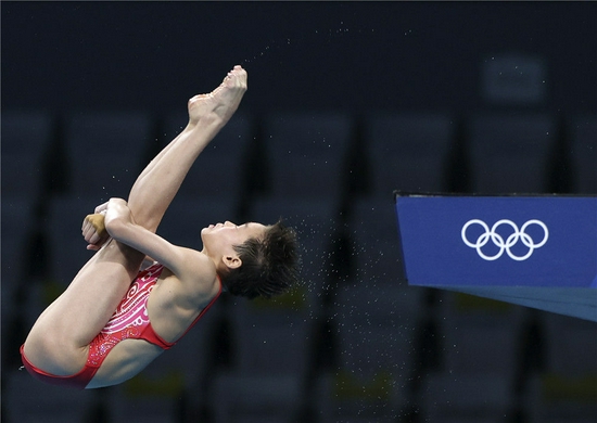 2021年8月5日，全红婵在比赛中。当日，在东京奥运会跳水项目女子10米跳台决赛中，中国选手全红婵夺得冠军。新华社记者 丁旭 摄