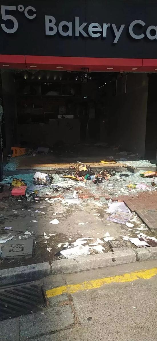 85度面包房:“港独”打“台独”:香港暴徒砸烂85度C面包店