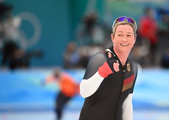 2月5日，德国选手克劳迪娅·佩希施泰因在速度滑冰女子3000米决赛后。新华社记者 武巍 摄