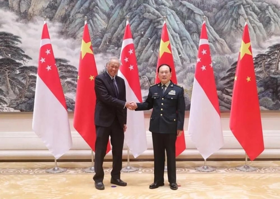 11月18日，国务委员兼国防部长魏凤和在西安会见了新加坡国防部长黄永宏